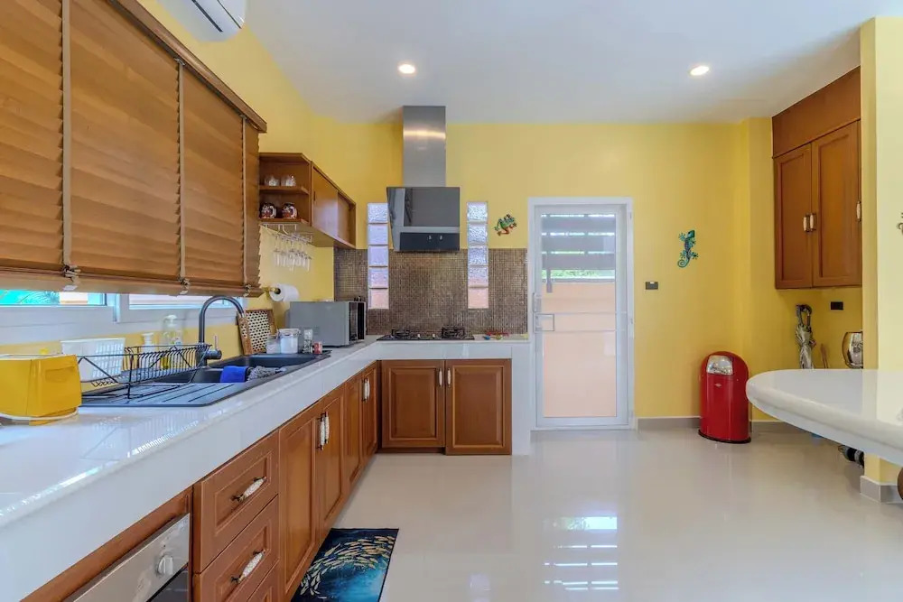 3BR Villa Pool Garden Near Beach V225