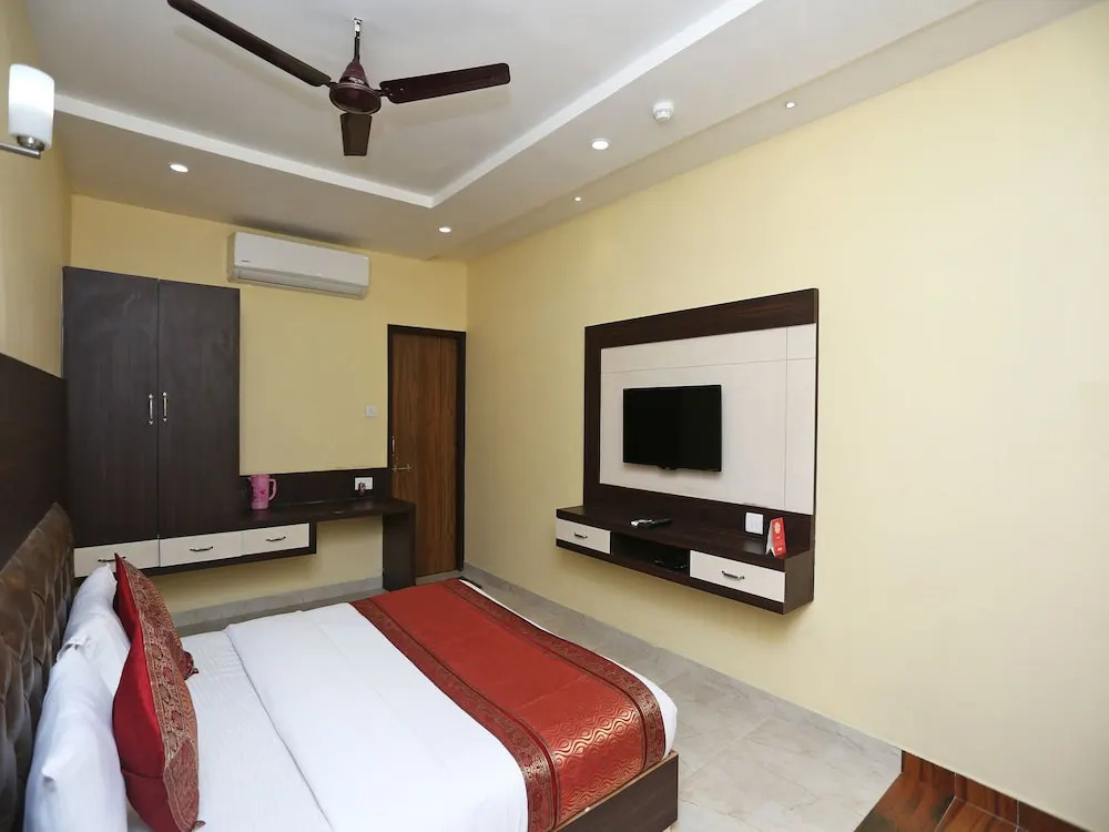 OYO 4009 Hotel HKJ Palace