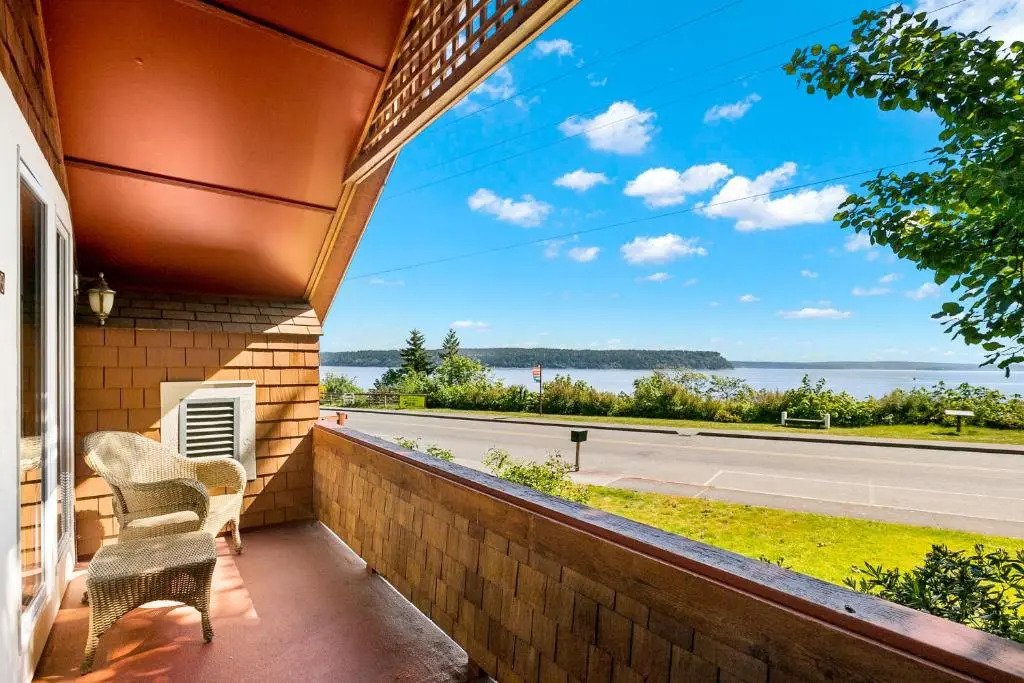 Saratoga Inn
