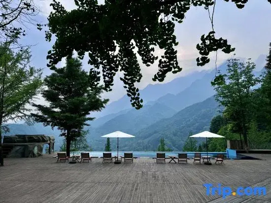 Shanjian Youmingyue Private Hot Spring Homestay (Dujiangyan)