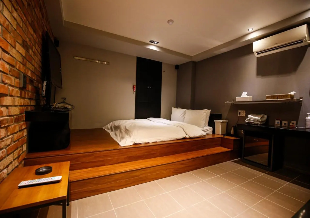 Hotel Story