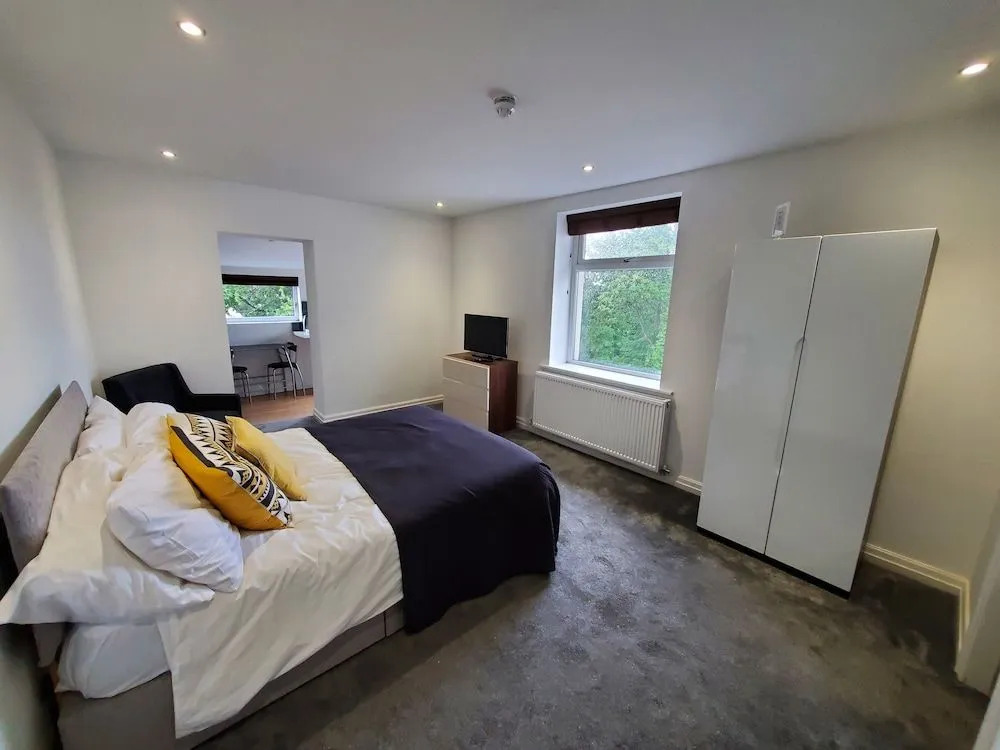 The Ashcroft Studios & Apartments with Free Parking