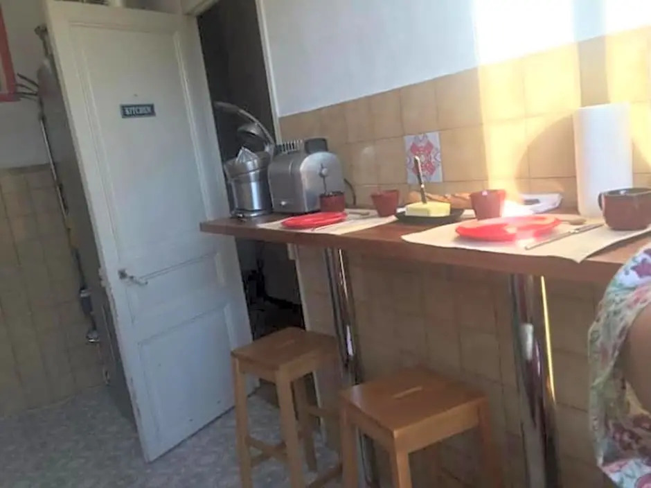 Great and light private room in the heart of Nice