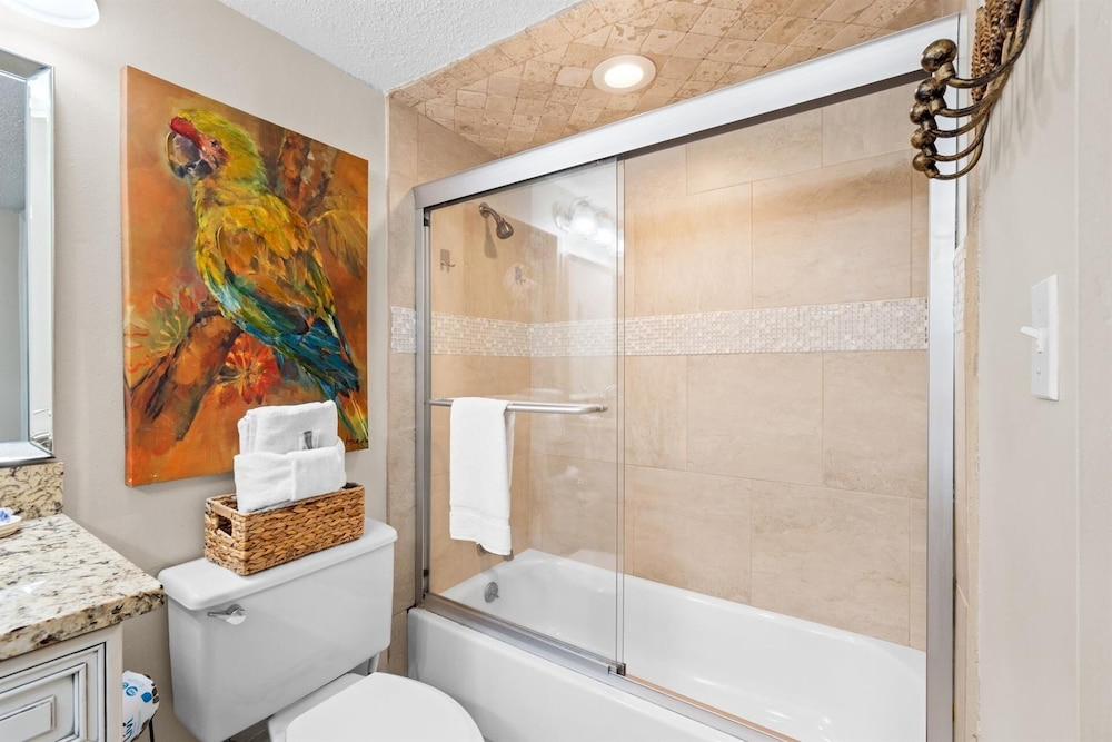 Shoreline Towers 1086 3 Bedroom Condo