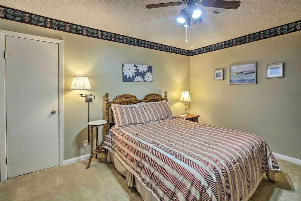 3 Mi to Golf Hot Springs Village Retreat with Deck