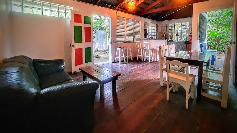 Arana House
