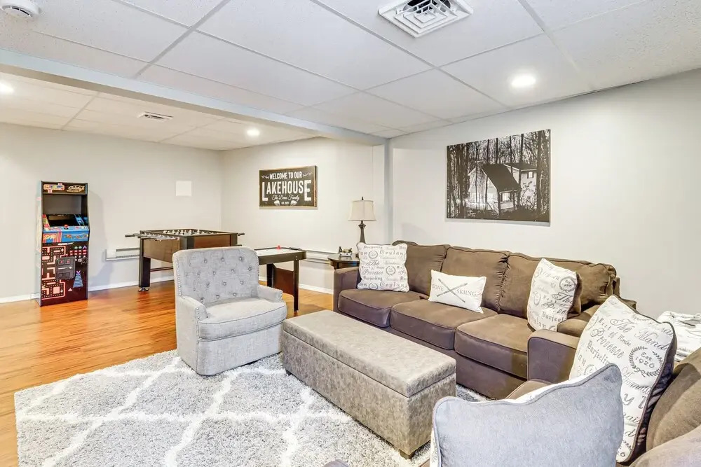 Game Room + Lake Access: Albrightsville Escape