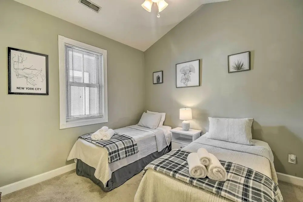 Condo w/ Pool Access & Central A/C - 2 Mi to Beach