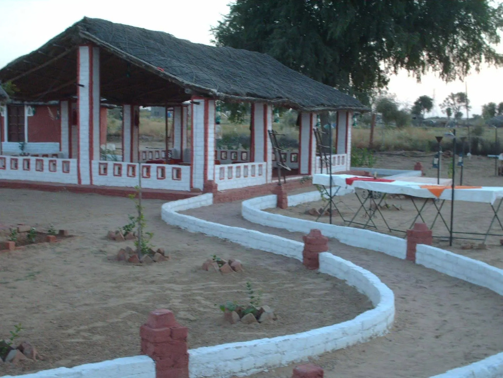 Umaid Safaris & Desert Lodge