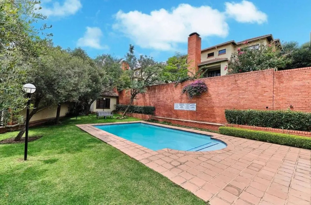 2 Bedroom Apartment Near Monte Casino