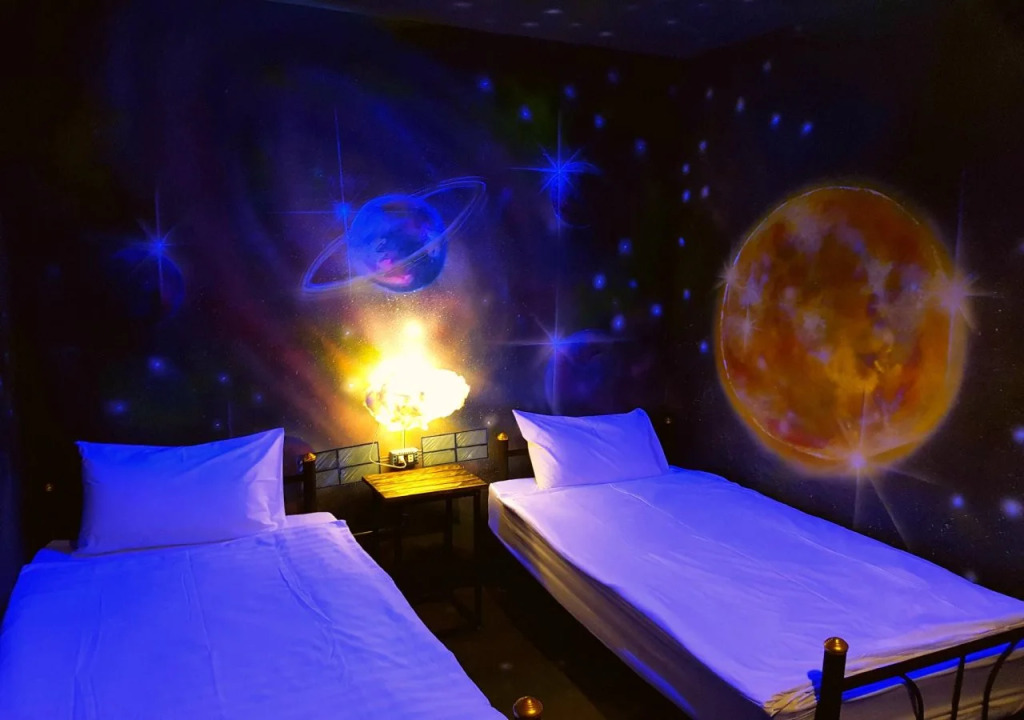 Eclipse Hostel and Bar
