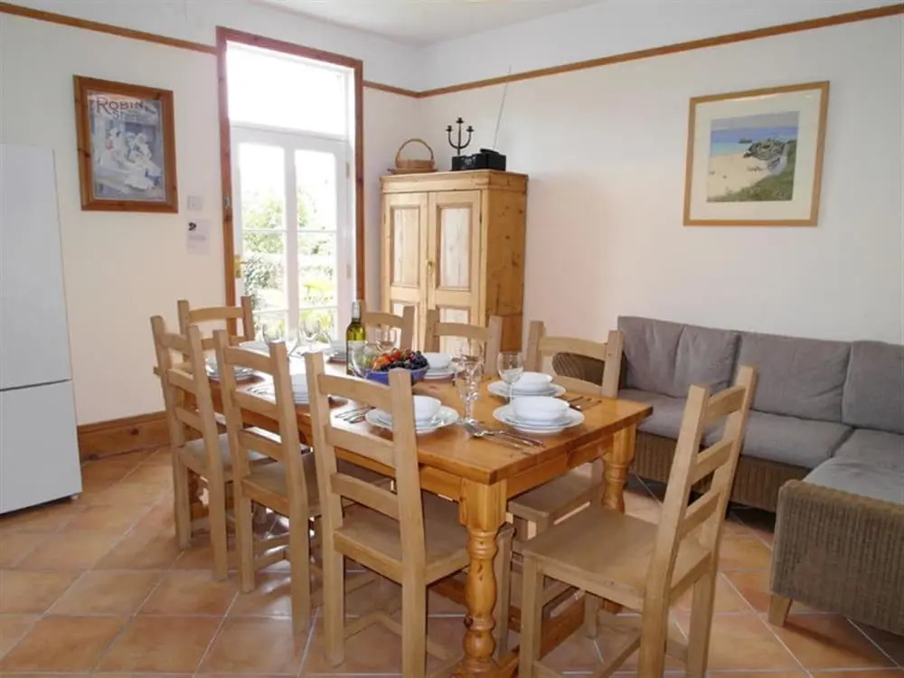 Cozy Holiday Home in Padstow near Beach