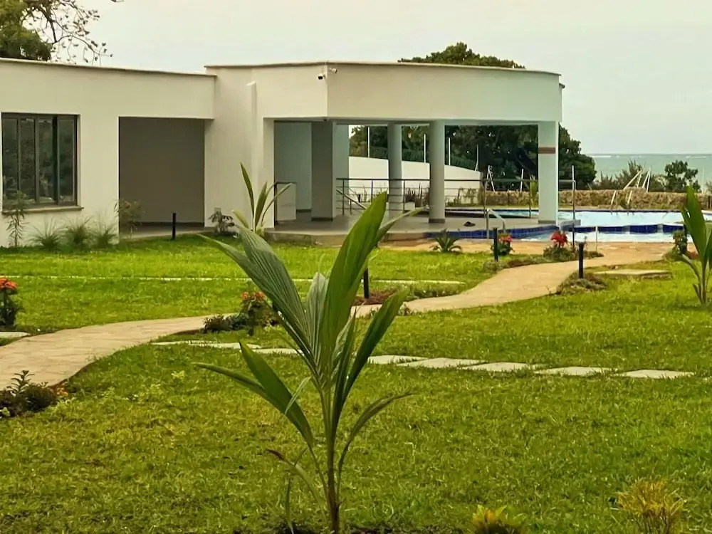 Nyali Beachfront Apartments Baobab waves