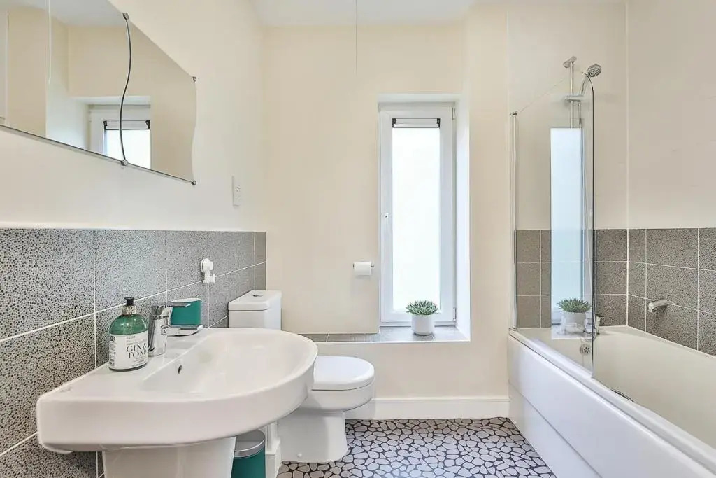 Exclusive - Stunning City Centre House! Parking