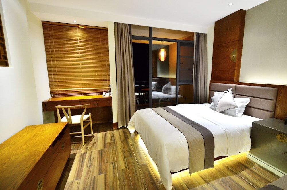 CTN LiRiver Boutique Hotel