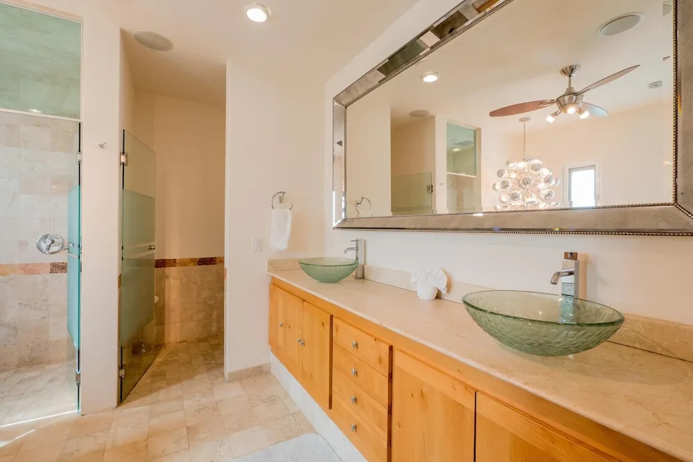 Expansive Views of Famous Cabo Arch: Villa Sirena