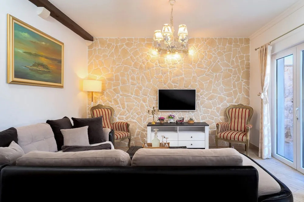 Villa Capitis in the Centre- Luxury Apartment with Swimming Pool