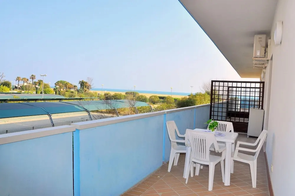 Lovely Flat With Side sea View and Swimming Pool