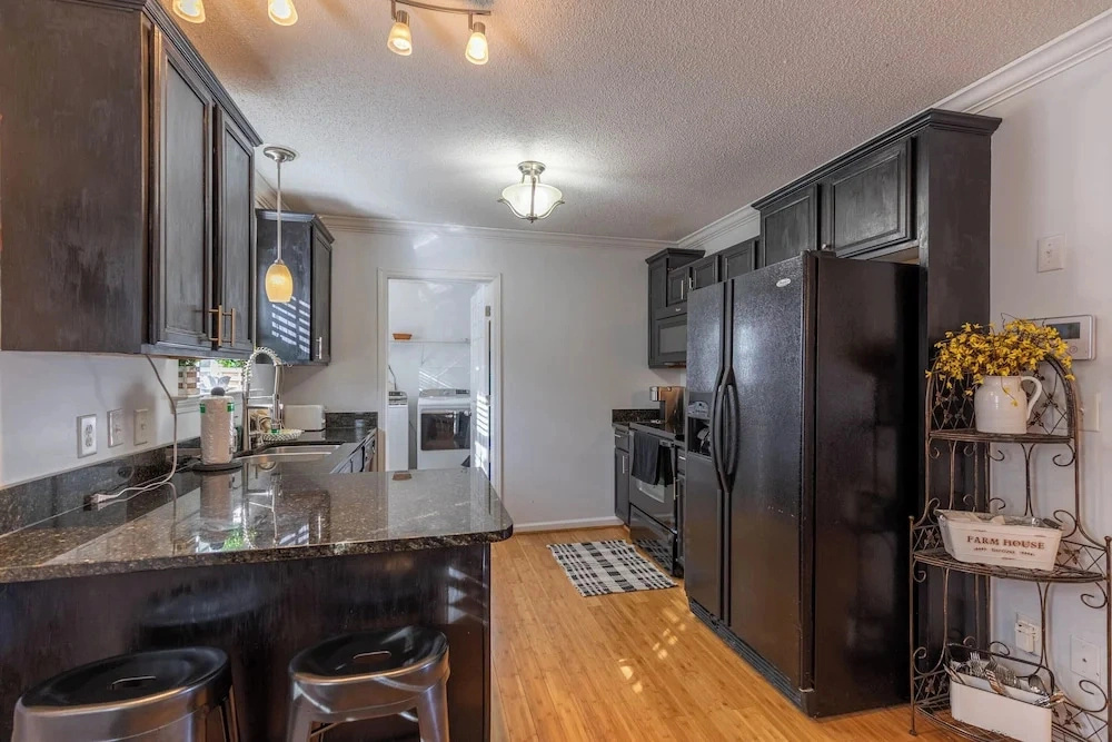 Seven Devils Sunrise - Updated Home With Mountain Views, gas Firetable, & Game Room