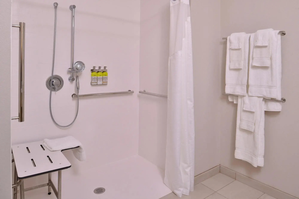 Holiday Inn Express & Suites - Olathe West by IHG