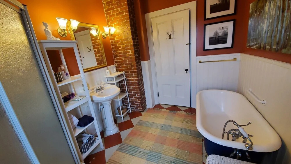The Lark & Loon Inn