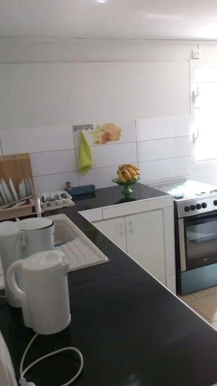 Appartement de 2 chambres a Le Moule a 800 m de la plage avec piscine partagee et jardin closa