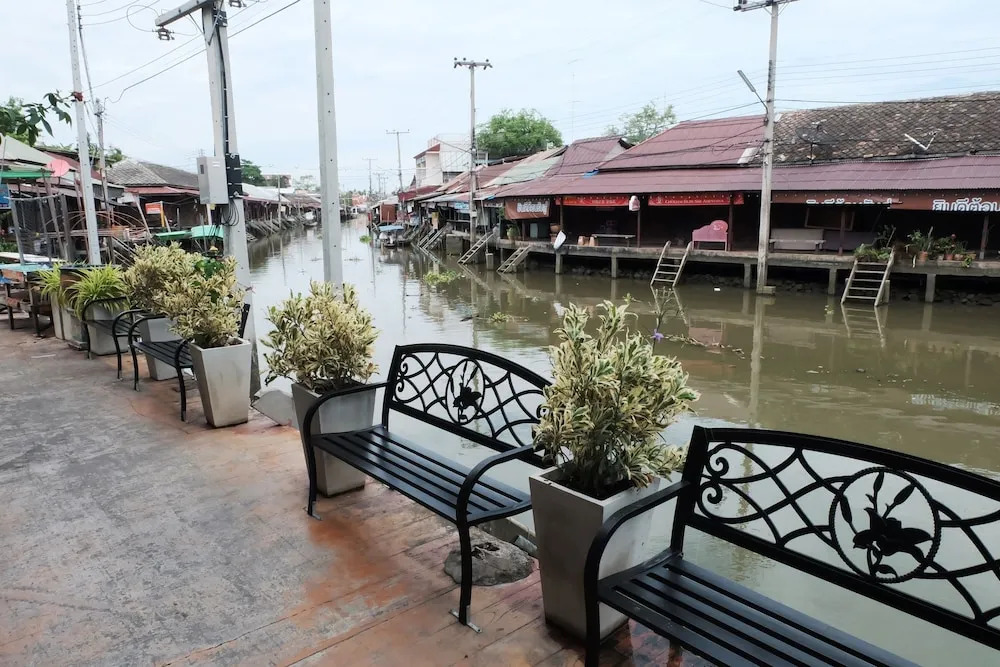 RoomQuest Rimrabeang at Amphawa