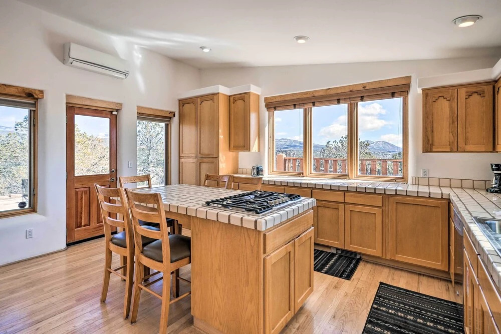 Casa al Reves Pueblo-style House With Views!