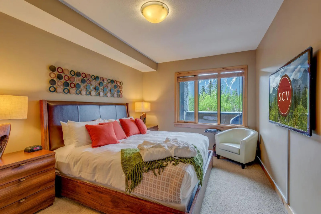 Rundle Cliffs Lodge by Spring Creek Vacation