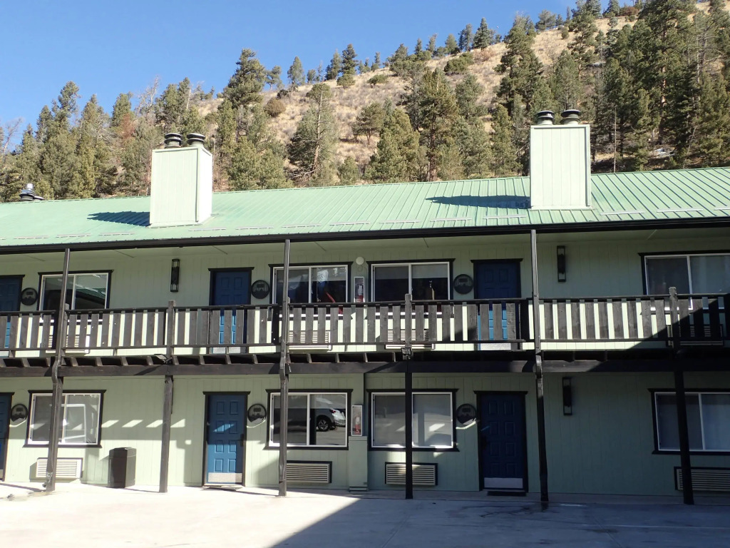 Ponderosa Lodge Ascend Collection