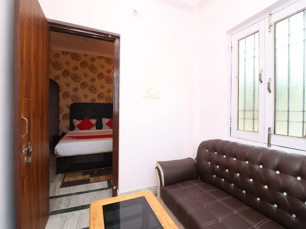 OYO 33471 Hotel Magadh Empire