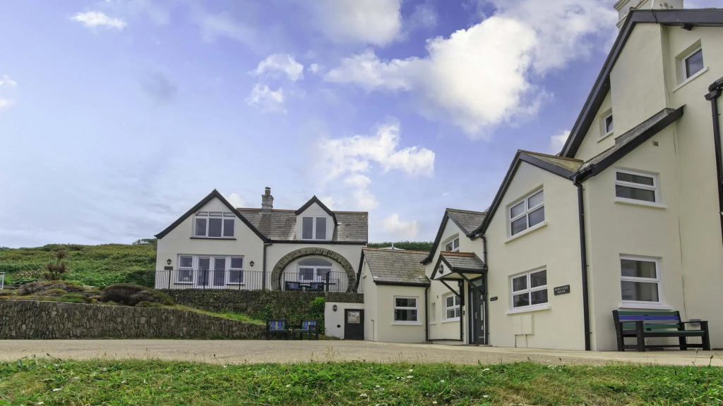 Stables & Breeze | 6 Bedrooms / Sleeps 13 | Sea Views
