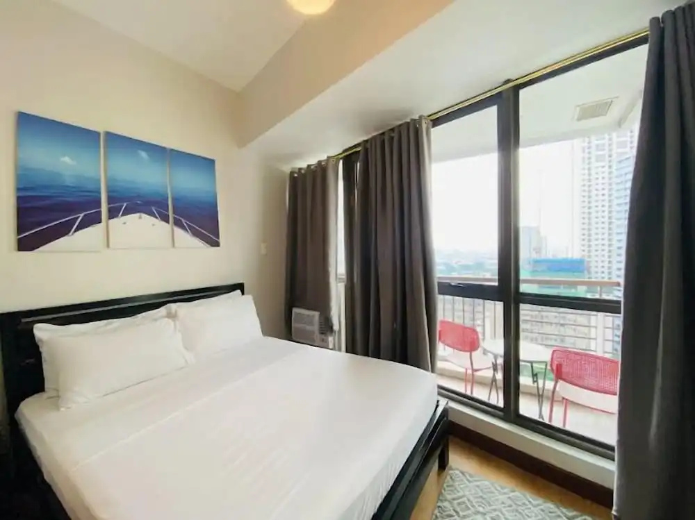 KL Tower Makati Apartments by PH Staycation