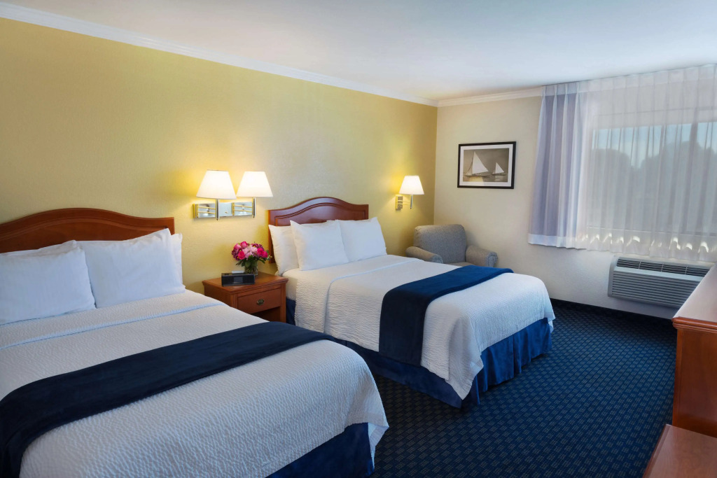 The Marina Inn on San Francisco Bay