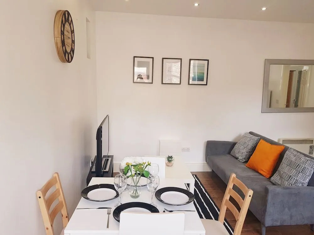 BlueOne Serviced Apartments-Sandon House