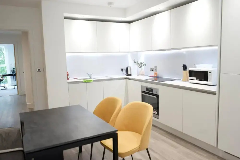 Luxury London Royal Wharf Apartment