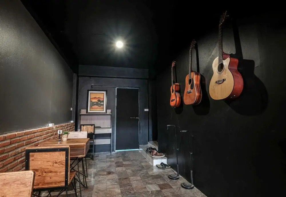 Znap's hostel and Café