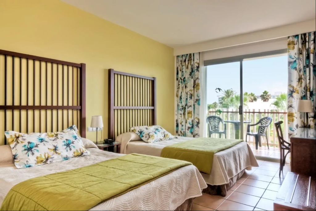 PortAventura Hotel Caribe - Includes unlimited access to PortAventura Park & 1 access to Ferrari Land