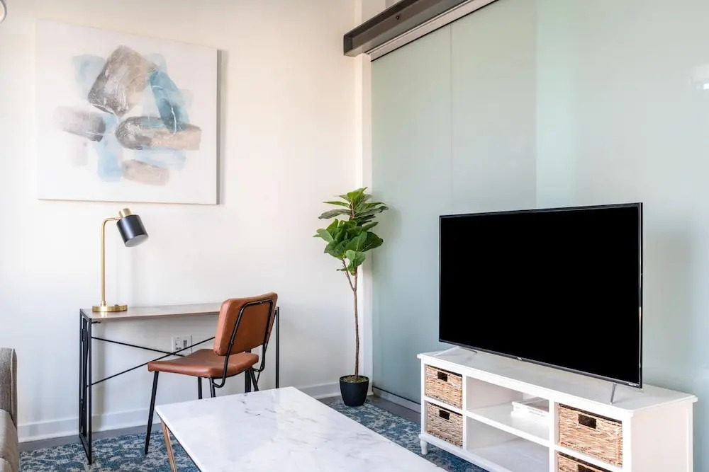 Kasa Welcoming 1 BD Amenity Access Alexandria