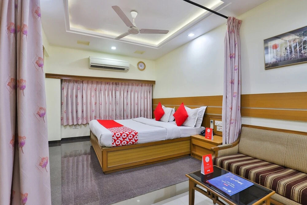 OYO 17117 Hotel Rainbow