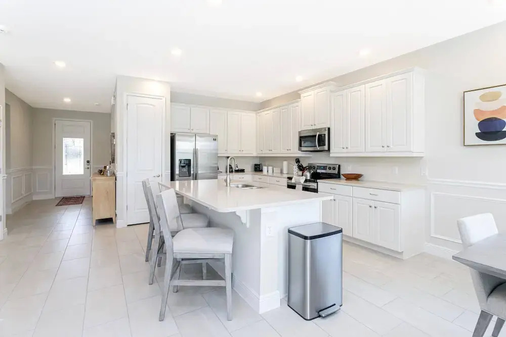 Gorgeous 8 Bedroom Single Home With Private Pool -ec7724