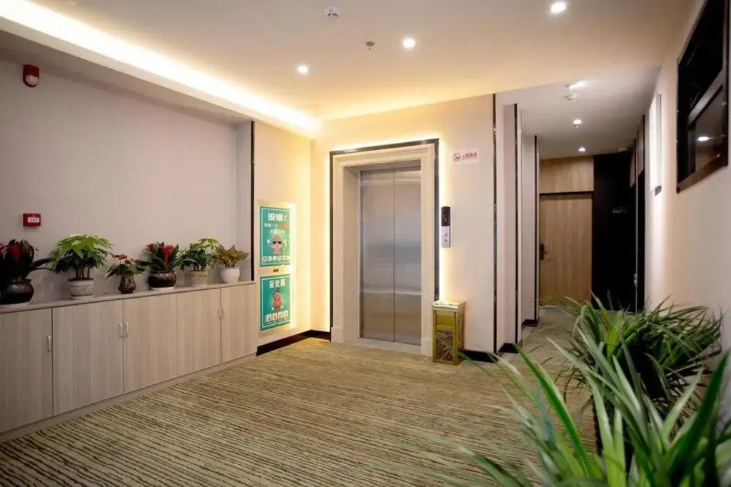 GreenTree Inn Express Shanghai Pudong Lingang New City Yunhan Road