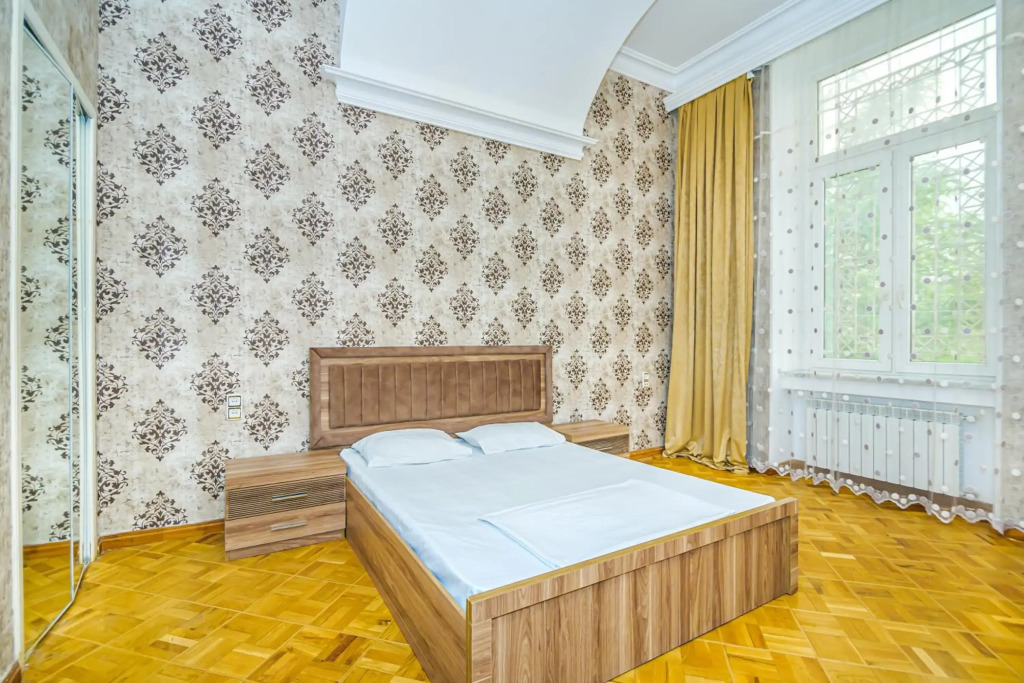 Targovu 5 Room DeLuxe Apartment