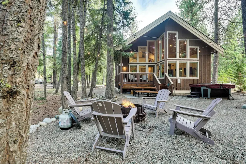 Hot Tub & Game Room: Ronald Retreat 2 Mi to Lake!
