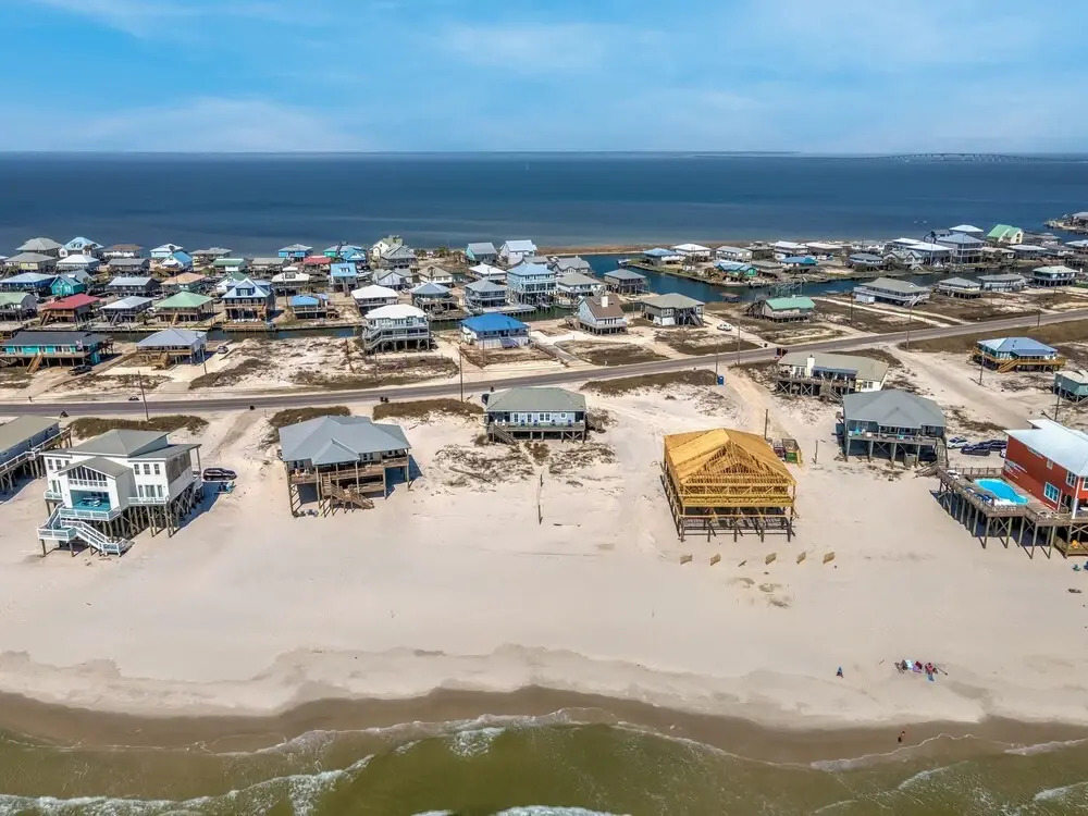 Island Sun - First Row Beach House! Fun And Games Galore - Including A Private Volleyball Pit! 3 Bedroom Home by RedAwning
