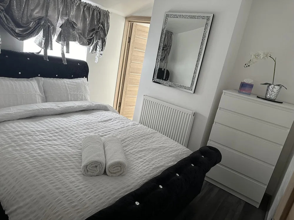 House - Sleeps 6 - Garden - Seaside - Pet Friendly