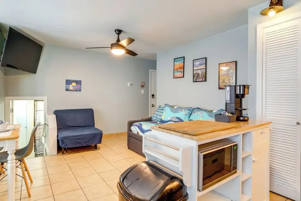 <1 Mi to Boardwalk & Beach Access: Ocean City Apt!