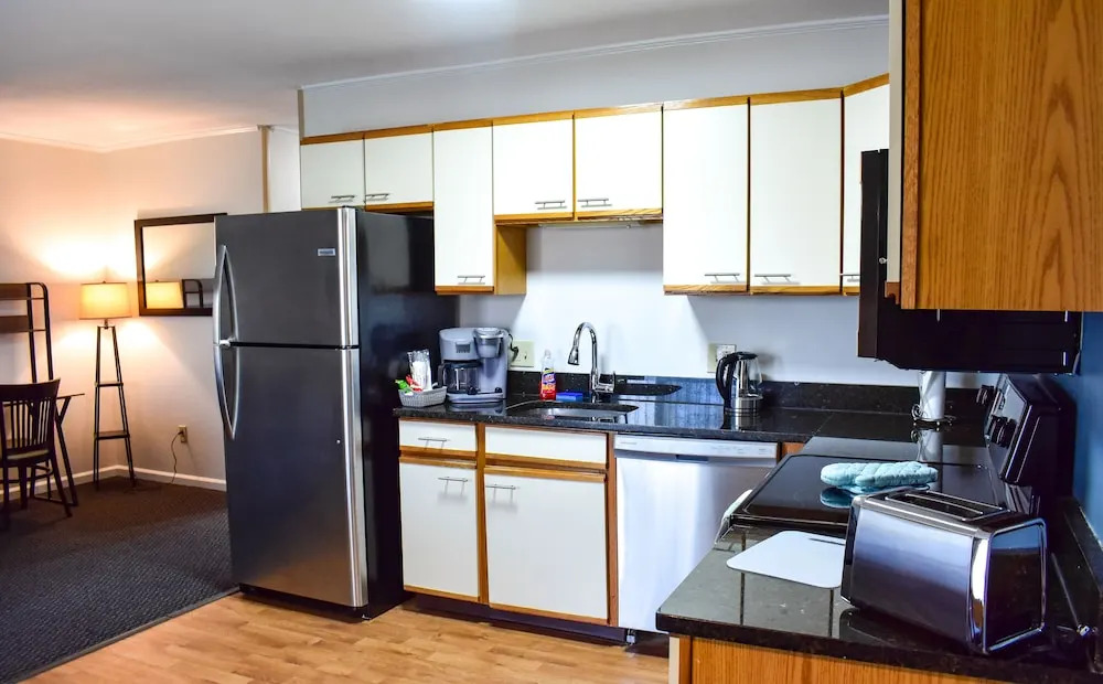 The Central Downtown Inn Suites