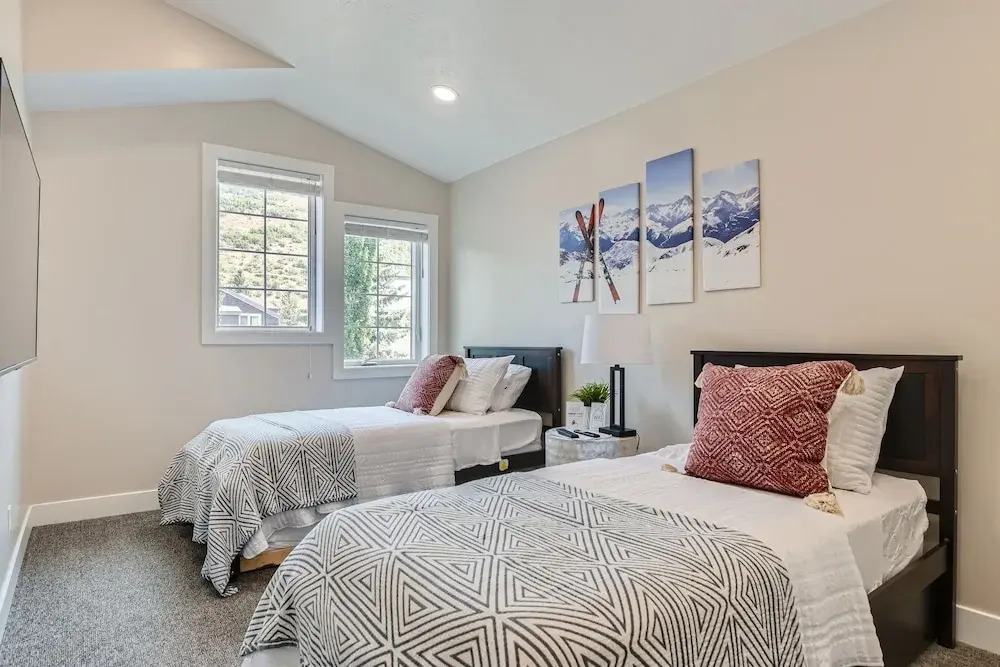 Chalet Central Park City! 3 Bedroom Home by RedAwning
