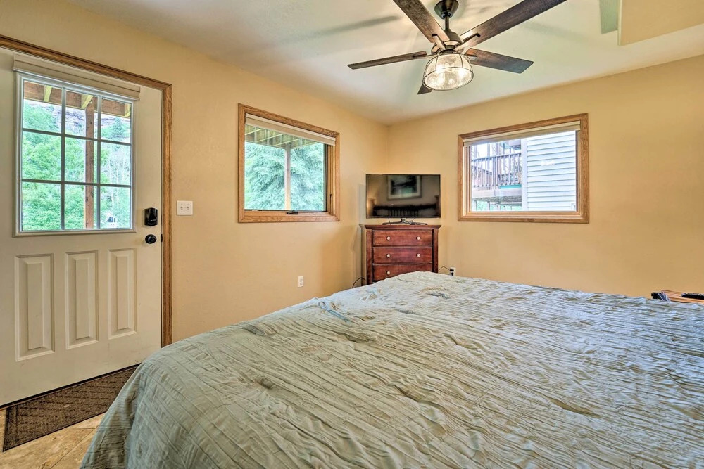 Townhome w/ Mtn Views: 1 Block to Downtown Ouray!